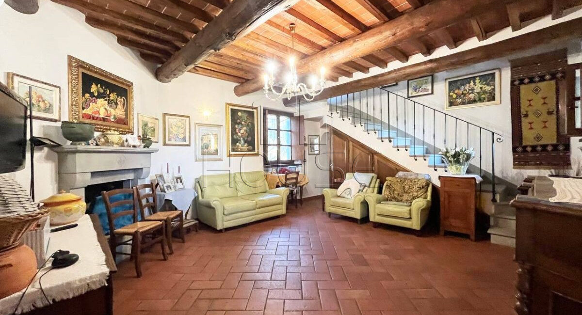 Proprietà con due unità abitative e ampio giardino – Pieve al Toppo