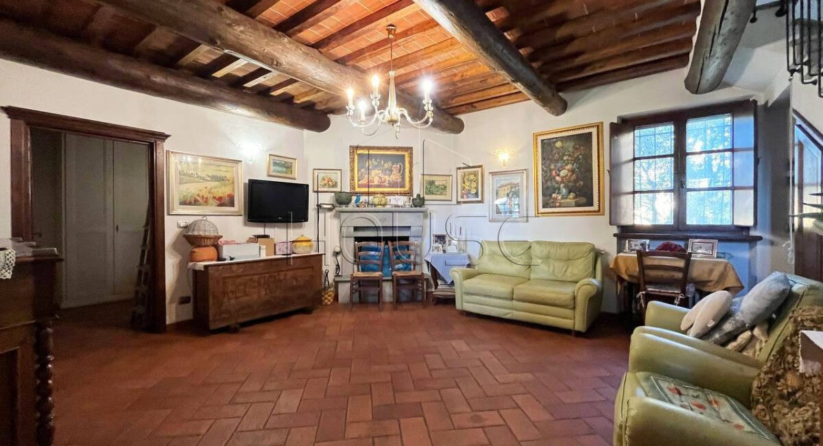 Proprietà con due unità abitative e ampio giardino – Pieve al Toppo