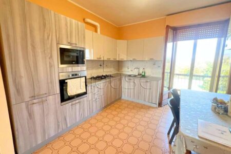 Appartamento a piano primo con garage e rata d’orto