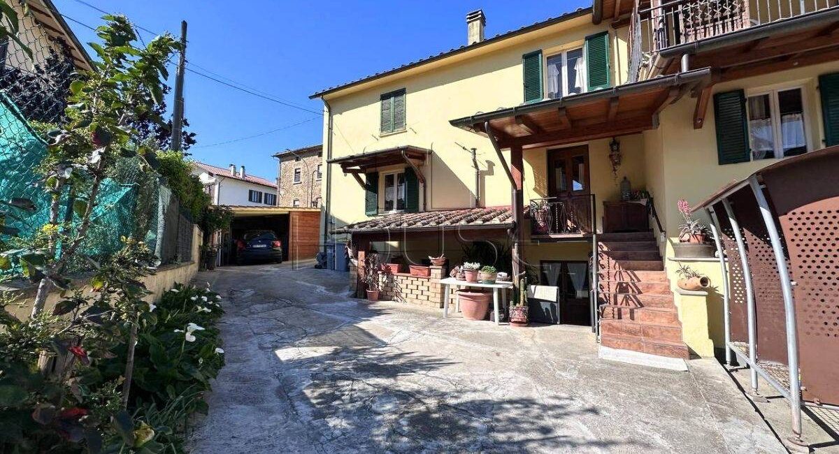 Casa singola con giardino privato