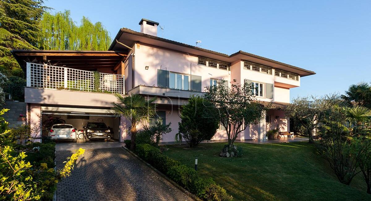 Villa con parco privato