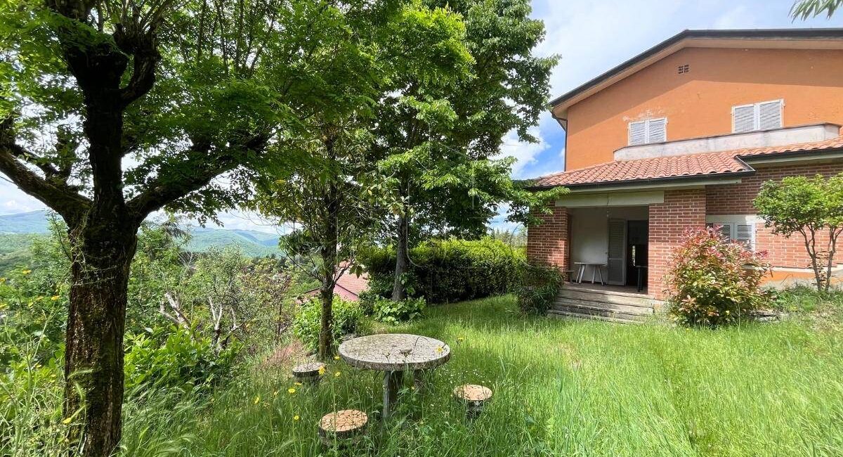 Casa singola in posizione panoramica con giardino esclusivo
