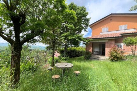 Casa singola in posizione panoramica con giardino esclusivo