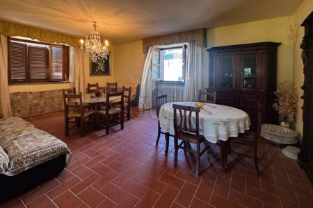 Villa con ampio terreno circostante
