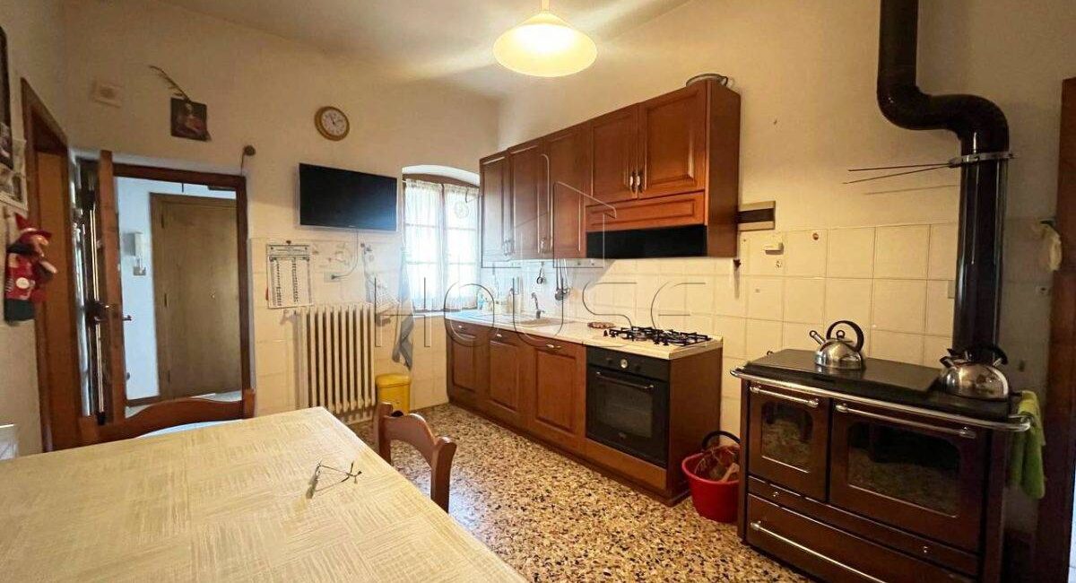 San Polo – Bifamiliare di 196 mq con 1000 mq di terreno e potenziale edificatorio