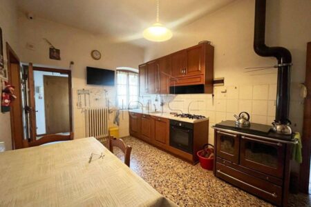 San Polo – Bifamiliare di 196 mq con 1000 mq di terreno e potenziale edificatorio