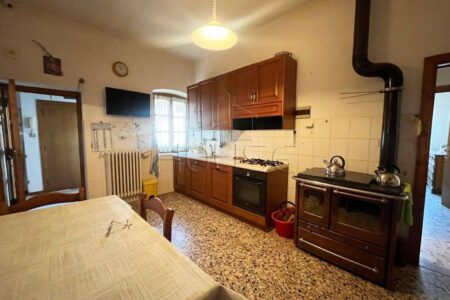 San Polo – Bifamiliare di 196 mq con 1000 mq di terreno e potenziale edificatorio