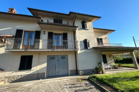Casa singola con giardino