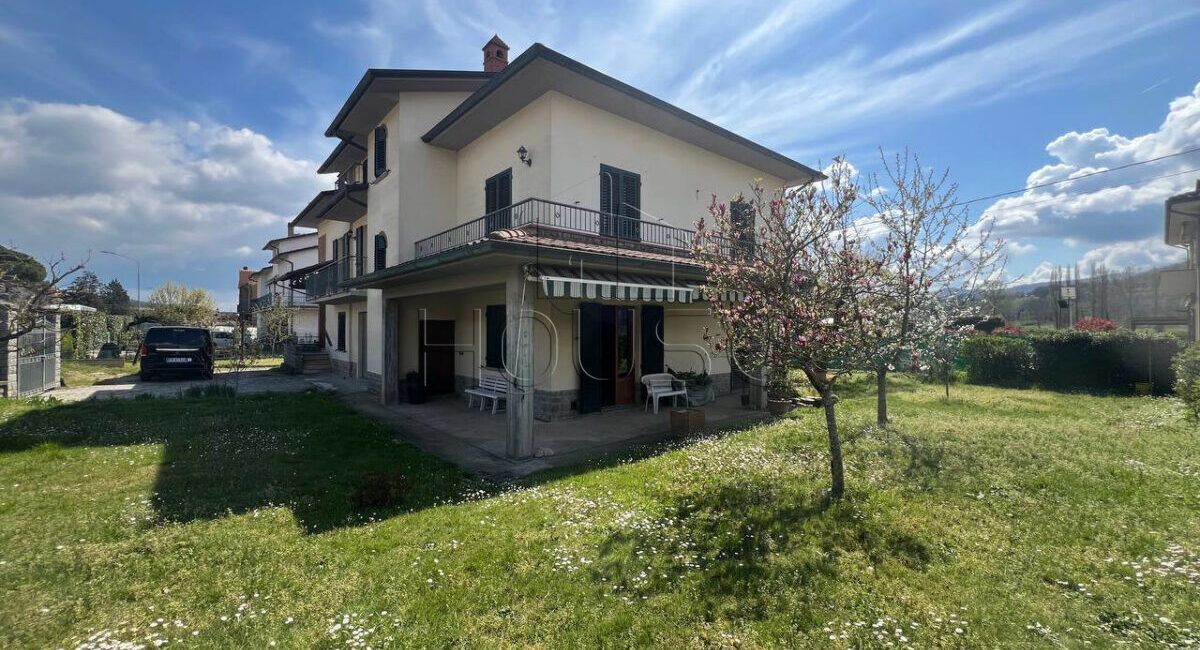Casa singola con giardino