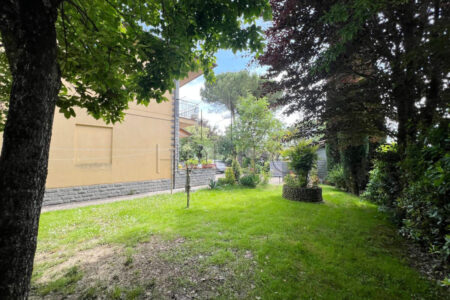 Casa singola con due appartamenti indipendenti