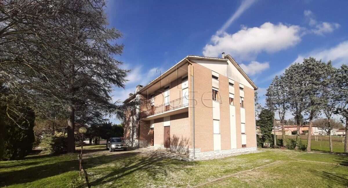 Casa singola con terreno edificabile