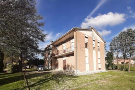 Casa singola con terreno edificabile