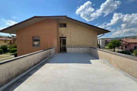 Appartamento indipendente con giardino e garage