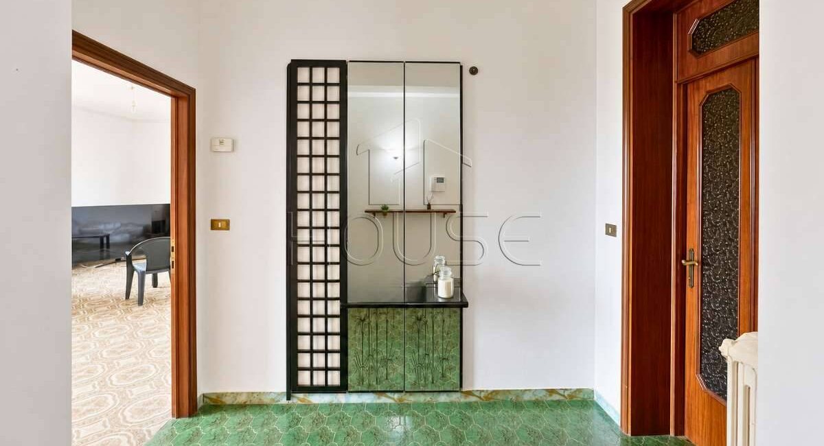 Appartamento con balconi e garage