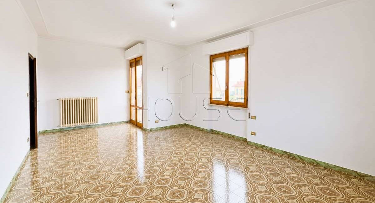 Appartamento con balconi e garage