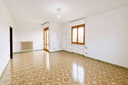 Appartamento con balconi e garage