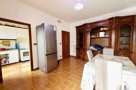 Appartamento con balconi e garage
