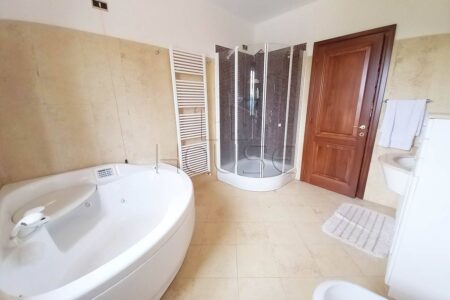 Villa singola di 470mq con uliveto