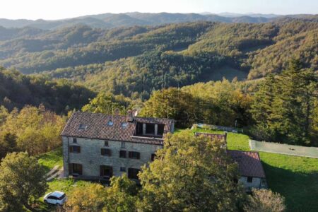Casale panoramico con piscina completamente ristrutturato