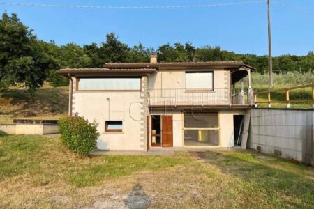 Casa singola panoramica con giardino e garage doppio