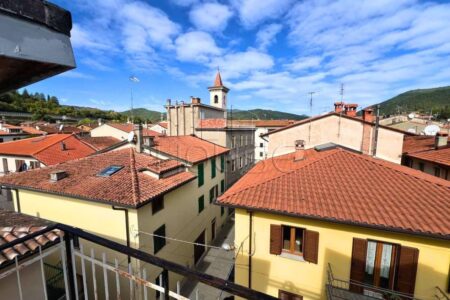 Cielo-terra di ampie dimensioni con terrazzo panoramico
