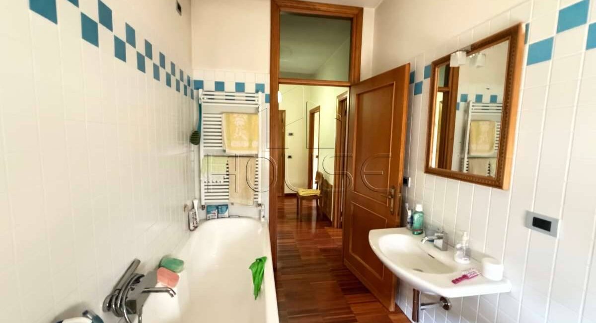 Casa singola con ampio giardino