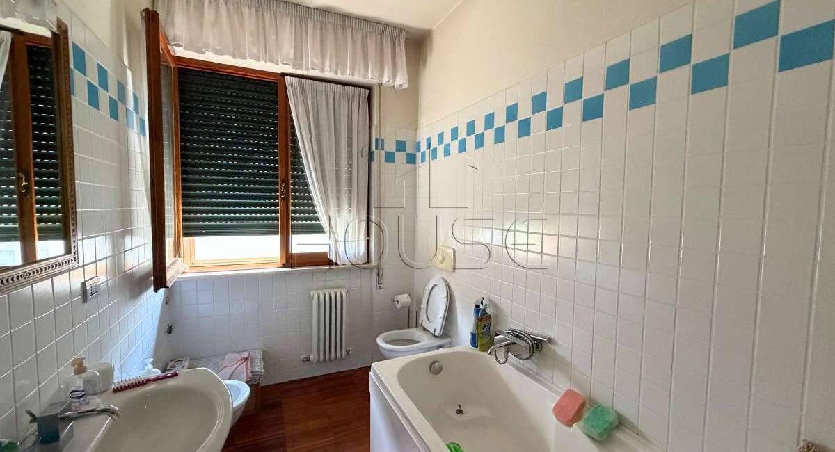 Casa singola con ampio giardino