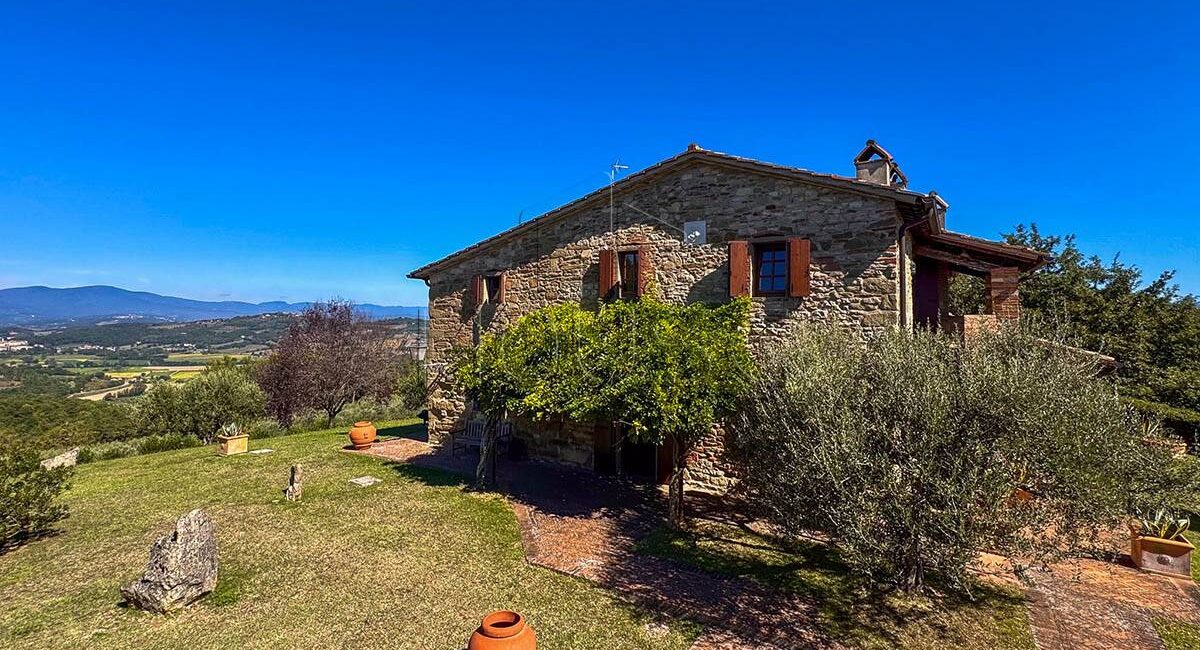 Meraviglioso podere con due casali