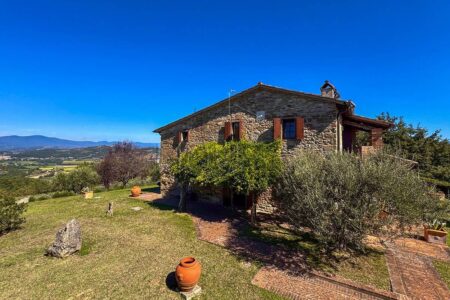 Meraviglioso podere con due casali