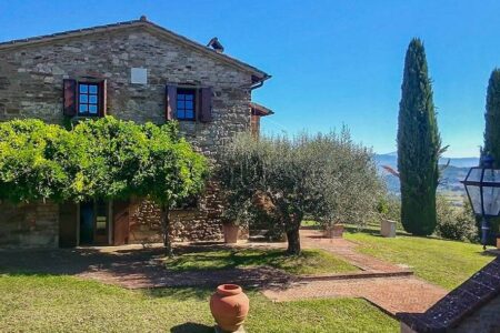 Meraviglioso podere con due casali