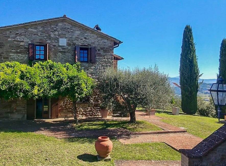 Meraviglioso podere con due casali