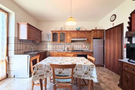 Appartamento in bifamiliare con garage e giardino