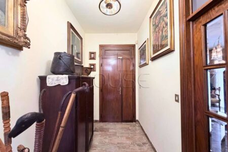 Appartamento di ampia metratura al primo piano