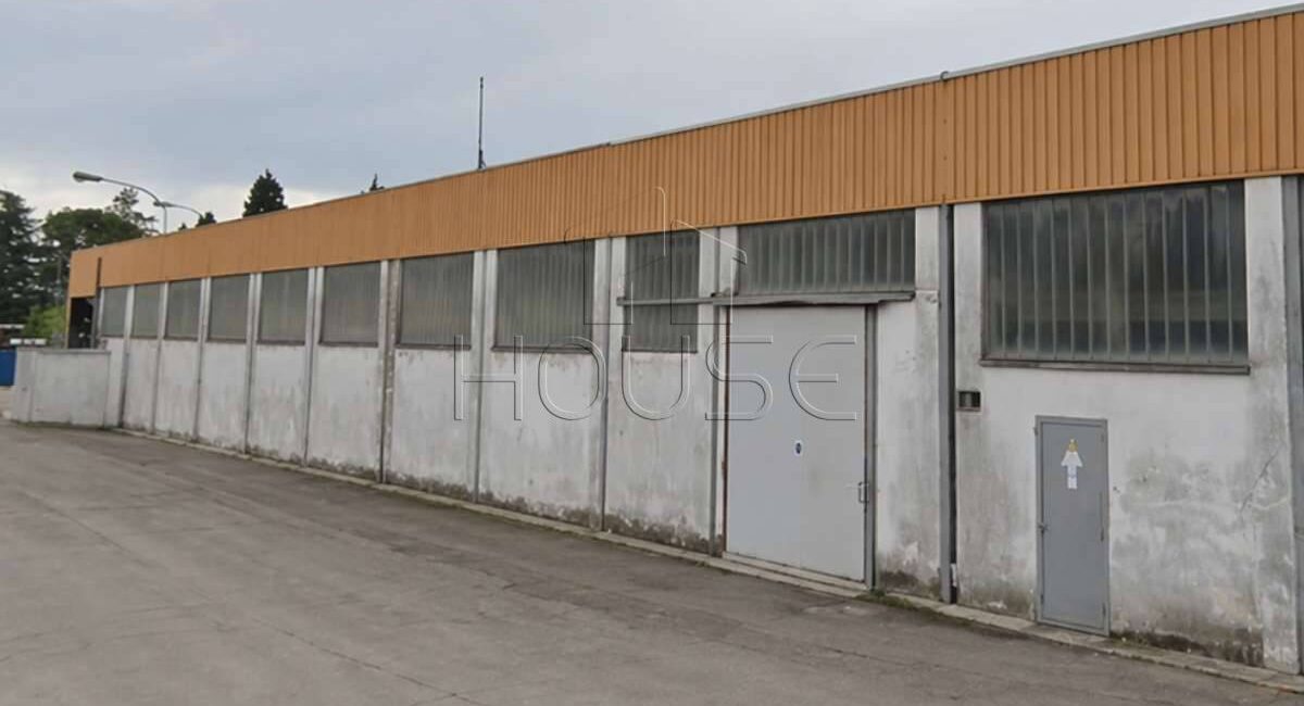Capannone industriale con resede esclusivo
