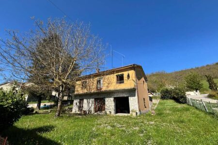 Casa indipendente panoramica con terreno