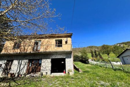 Casa indipendente panoramica con terreno