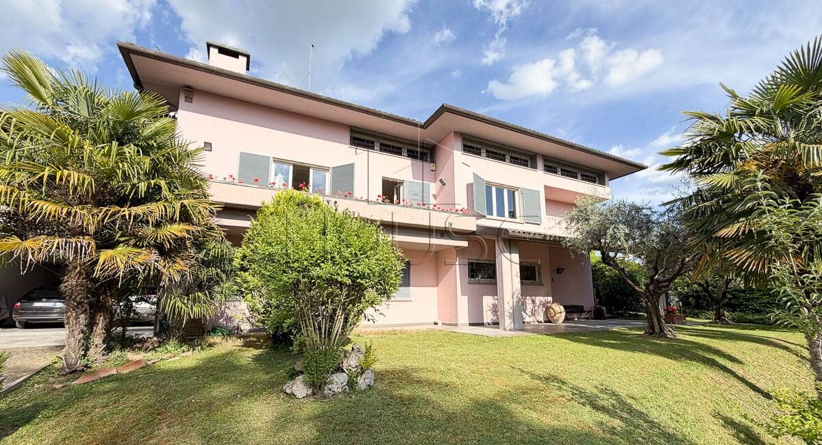 Villa con parco privato