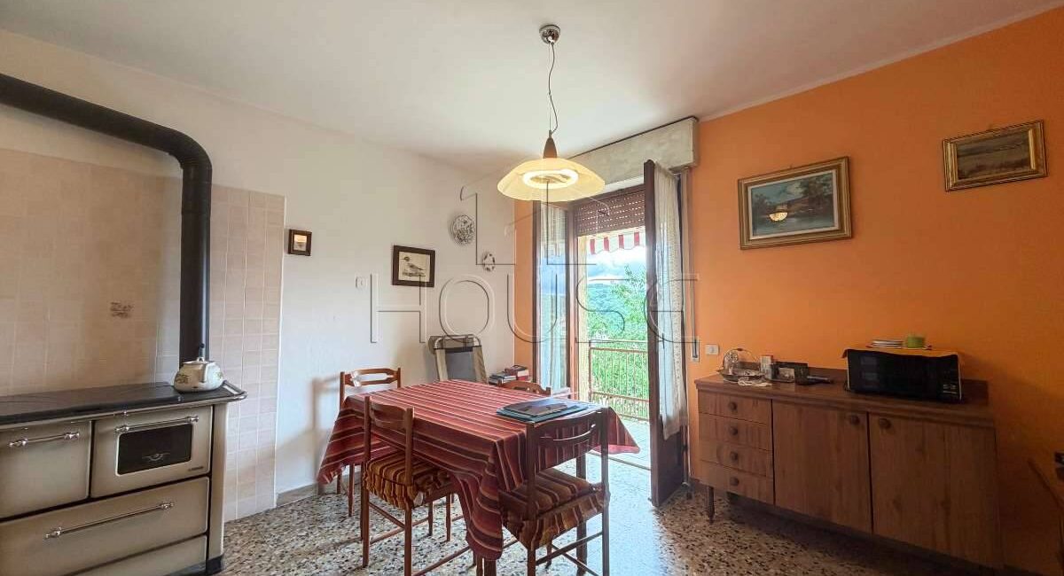 Porzione cielo terra con giardino