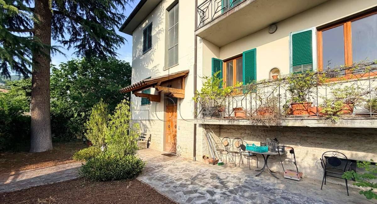 Casa singola con due appartamenti