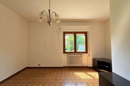 Porzione di bifamiliare con ingresso indipendente e giardino