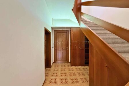 Porzione di bifamiliare con ingresso indipendente e giardino