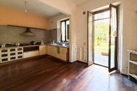 Terra tetto con due appartamenti e giardino