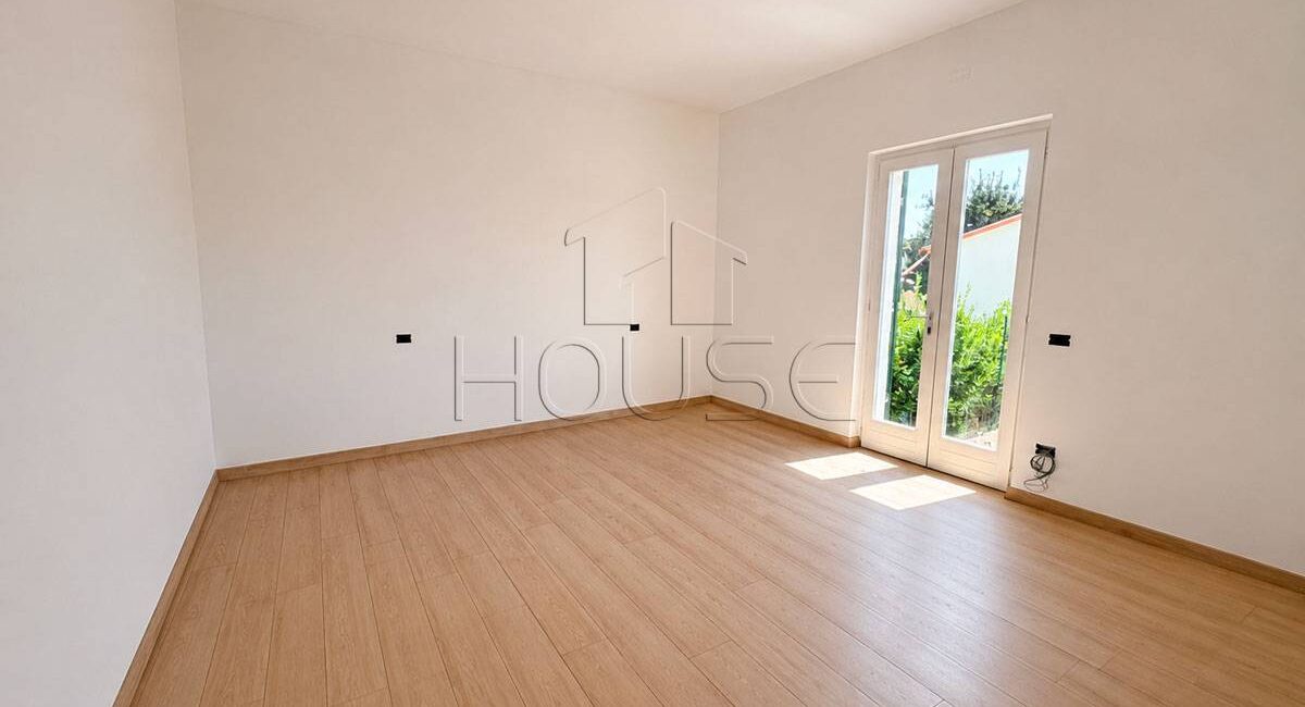 Appartamento con ingresso indipendente e resede