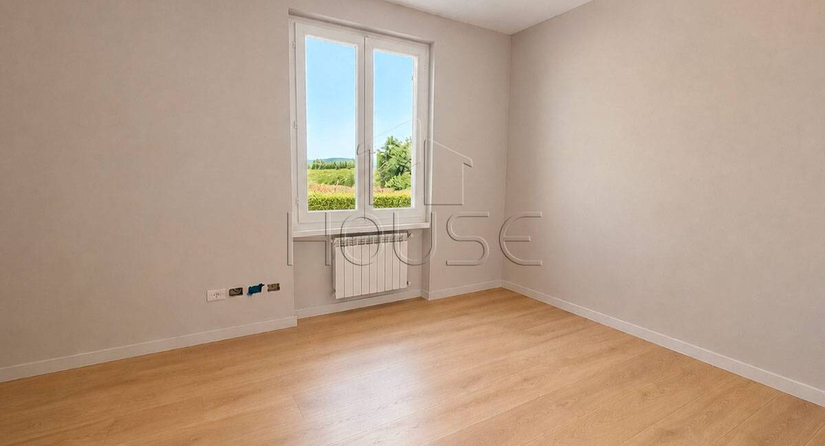 Appartamento con ingresso indipendente e resede