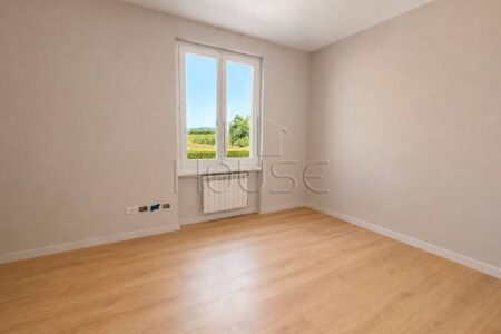 Appartamento con ingresso indipendente e resede