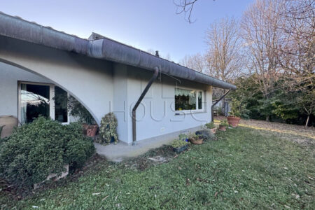Villa in posizione panoramica con ampio parco privato