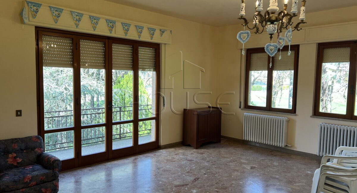 Casa singola con terreno edificabile