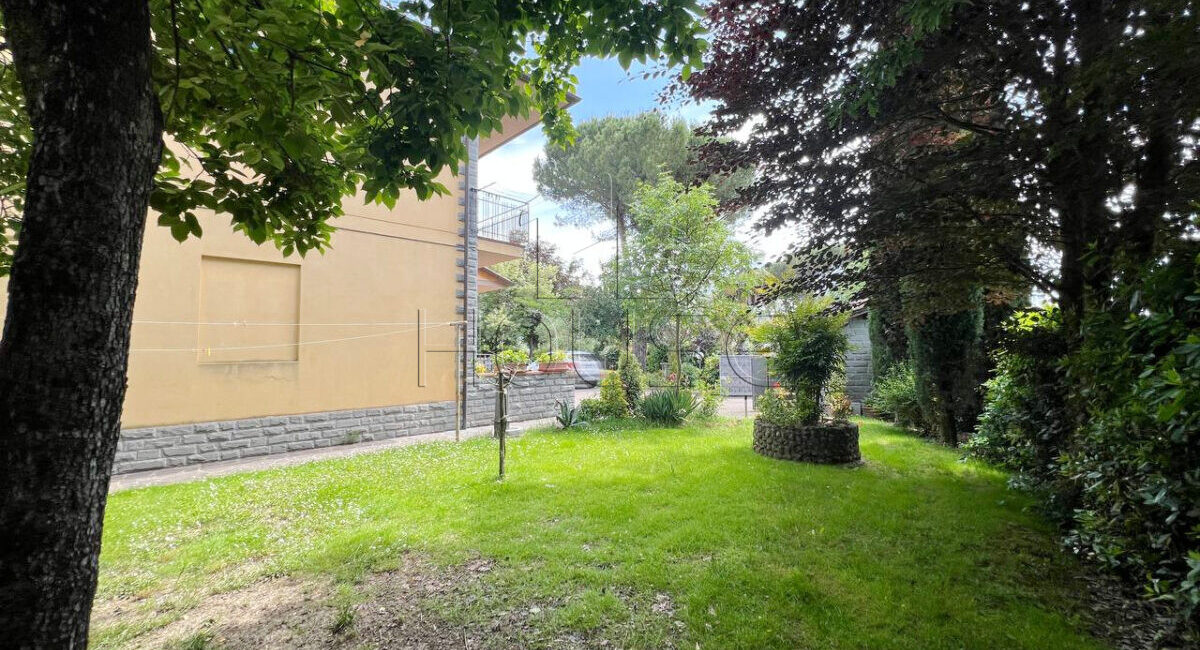 Casa singola con due appartamenti indipendenti