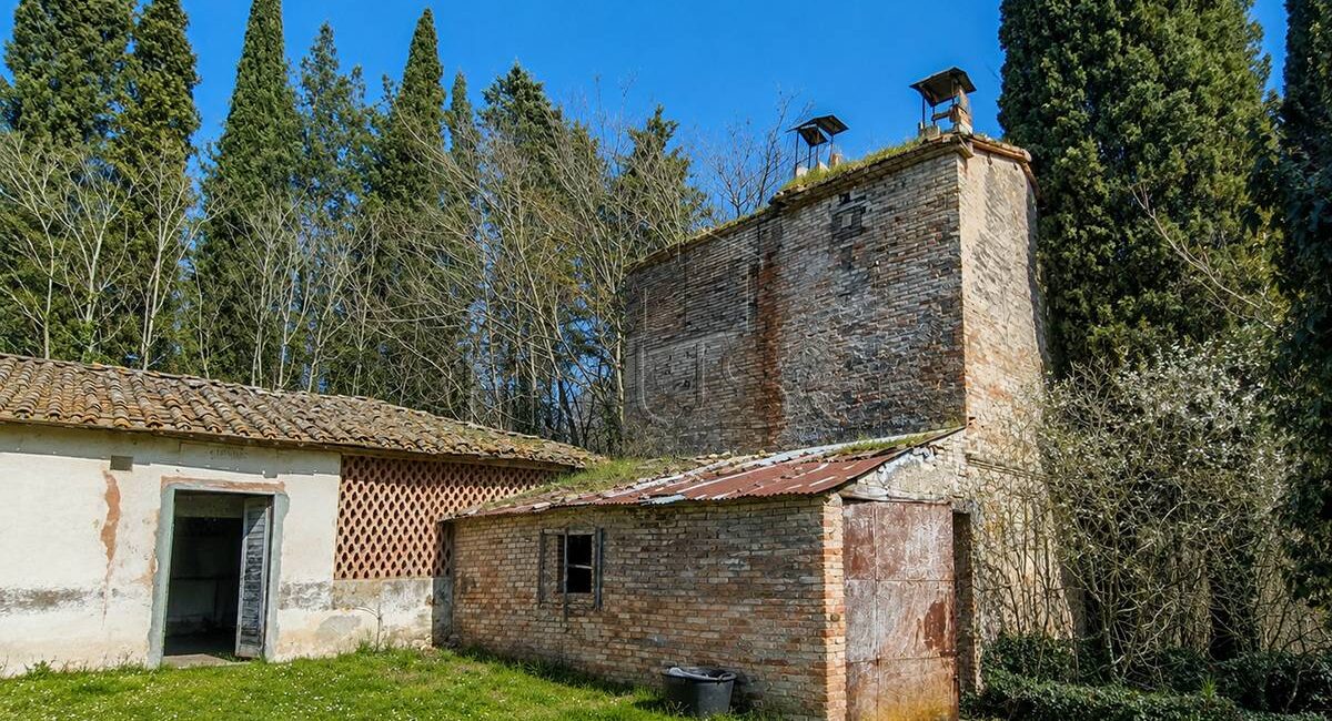 Complesso colonico con terreno