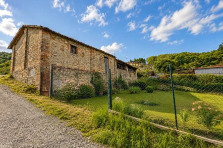 Rudere con terreno per piano di recupero